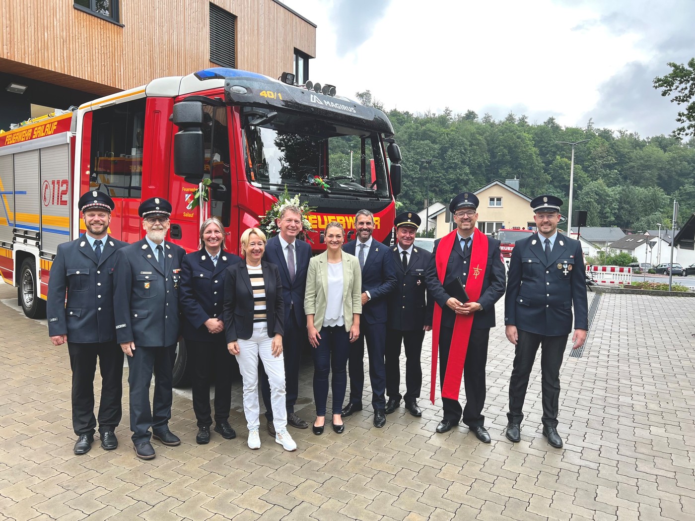  Stimmkreisbro: Staatsministerin Judith Gerlach bei der Einweihung und Segnung in Sailauf